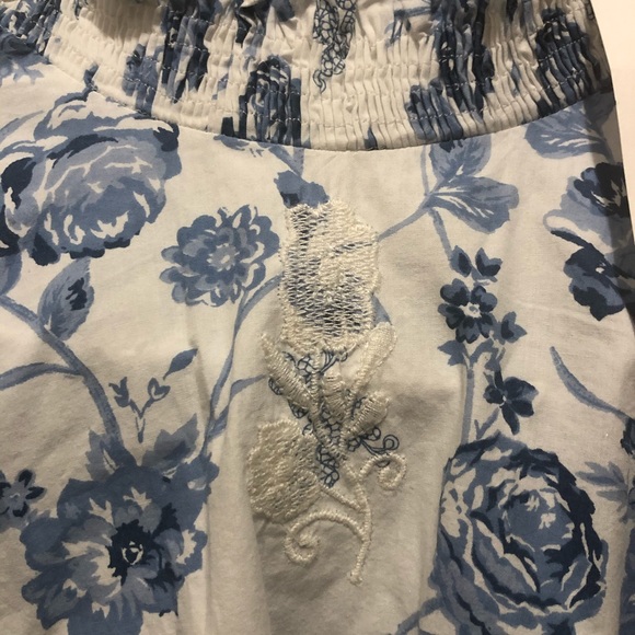 Zara White & Blue flowers long sleeve blouse - Picture 4 of 6